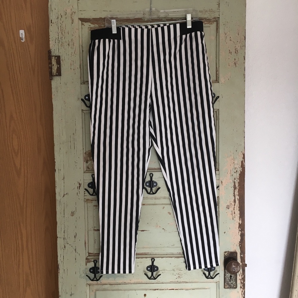 Junk Food Black & White Striped Leggings XXL